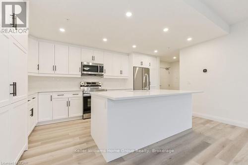 302 - 99B Farley Road, Centre Wellington (Fergus), ON - Indoor Photo Showing Kitchen With Upgraded Kitchen