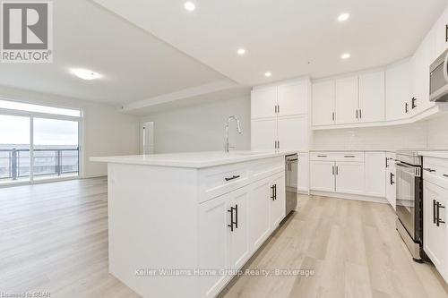 302 - 99B Farley Road, Centre Wellington (Fergus), ON - Indoor Photo Showing Kitchen