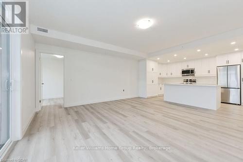 302 - 99B Farley Road, Centre Wellington (Fergus), ON - Indoor Photo Showing Kitchen