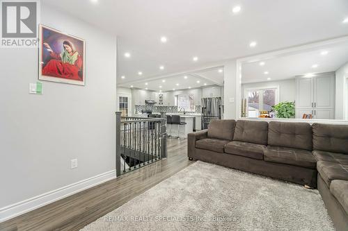 6820 Side Road 16, King, ON - Indoor Photo Showing Living Room