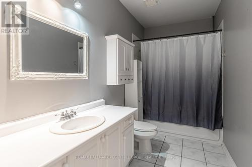 2501 Holiday Way, Innisfil, ON - Indoor Photo Showing Bathroom