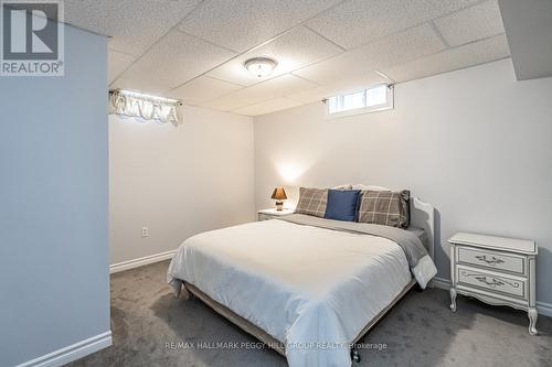 2501 Holiday Way, Innisfil, ON - Indoor Photo Showing Bedroom