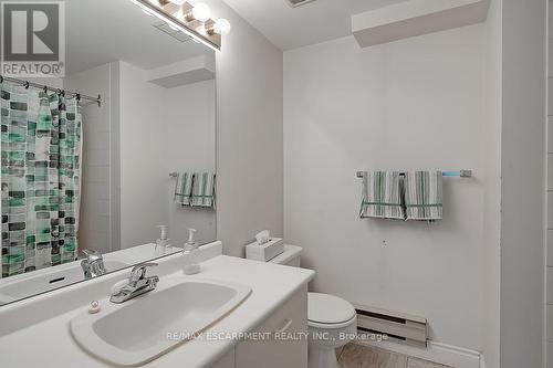 1001 - 415 Locust Street, Burlington, ON - Indoor Photo Showing Bathroom