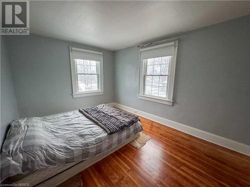 Bedroom with hardwood / wood-style flooring - 166 North Street, Fort Erie, ON - Indoor Photo Showing Bedroom