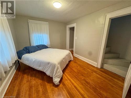 Bedroom featuring hardwood / wood-style floors - 166 North Street, Fort Erie, ON - Indoor Photo Showing Bedroom