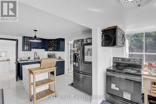 4774 Saint Clair Avenue, Niagara Falls, ON - Indoor Photo Showing Kitchen