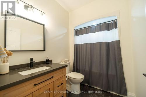 207 Gibbons Street, Norfolk, ON - Indoor Photo Showing Bathroom