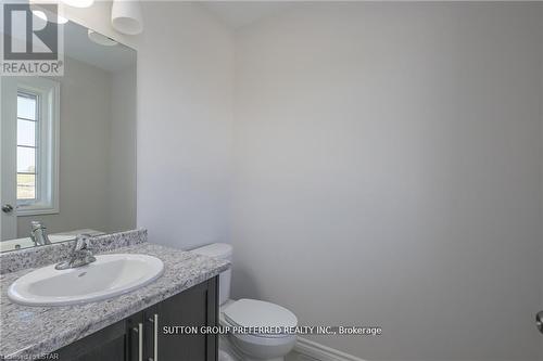 359 Kennington Way, London, ON - Indoor Photo Showing Bathroom