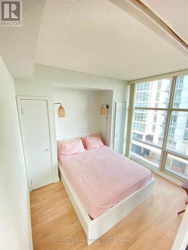 505 - 9 Spadina Avenue, Toronto, ON - Indoor Photo Showing Bedroom