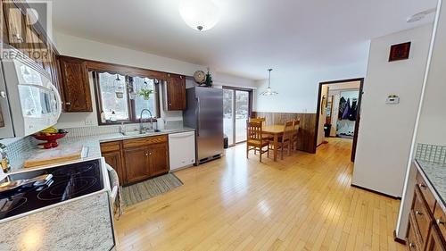 9311 114A Avenue, Fort St. John, BC - Indoor Photo Showing Kitchen