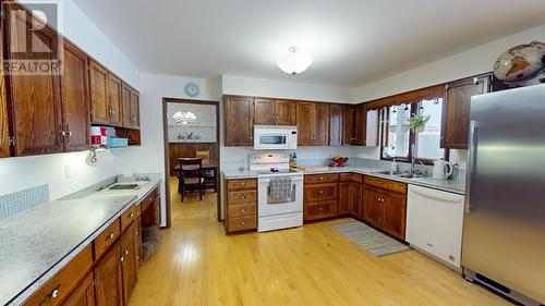 9311 114A Avenue, Fort St. John, BC - Indoor Photo Showing Kitchen With Double Sink