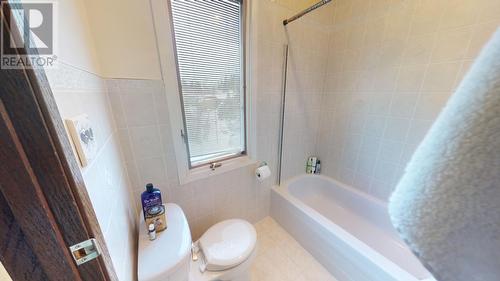 9311 114A Avenue, Fort St. John, BC - Indoor Photo Showing Bathroom