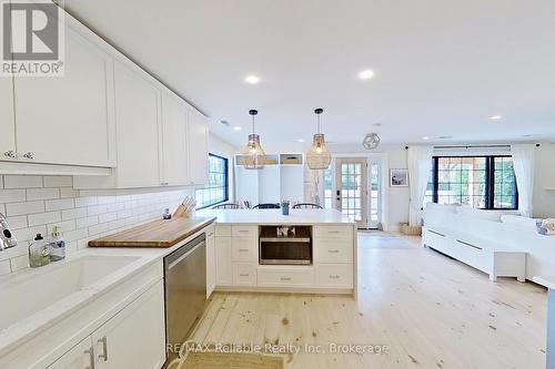 31 Glass Street, Bluewater (Bayfield), ON - Indoor Photo Showing Kitchen With Upgraded Kitchen