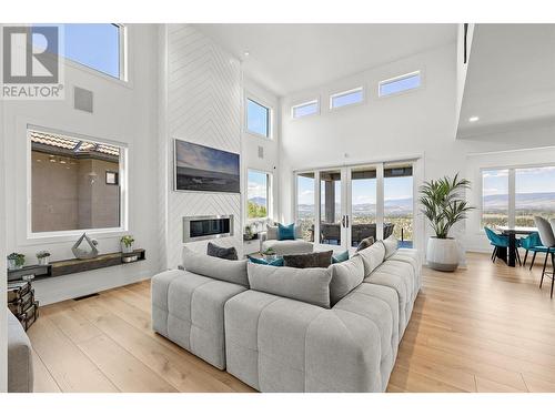 750 Kuipers Crescent, Kelowna, BC - Indoor Photo Showing Living Room With Fireplace