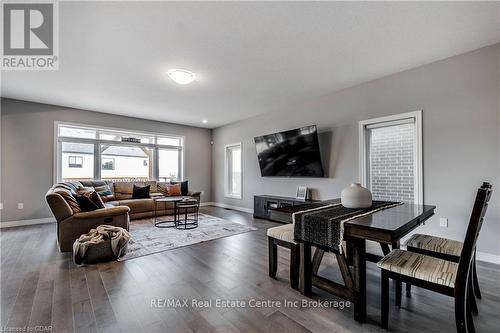 49 Keating Street, Guelph (Grange Hill East), ON - Indoor Photo Showing Living Room