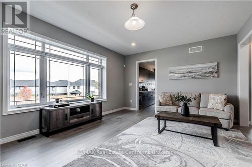 49 Keating Street, Guelph (Grange Hill East), ON - Indoor Photo Showing Living Room