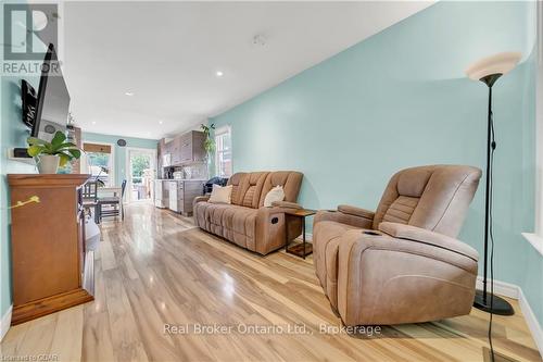 42 Mccormick Street, Welland (769 - Prince Charles), ON - Indoor Photo Showing Living Room