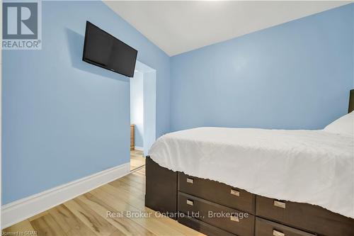 42 Mccormick Street, Welland (769 - Prince Charles), ON - Indoor Photo Showing Bedroom