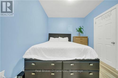 42 Mccormick Street, Welland (769 - Prince Charles), ON - Indoor Photo Showing Bedroom