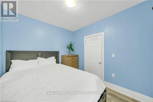 42 Mccormick Street, Welland (769 - Prince Charles), ON - Indoor Photo Showing Bedroom