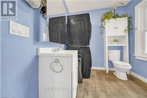 42 Mccormick Street, Welland (769 - Prince Charles), ON - Indoor Photo Showing Bathroom