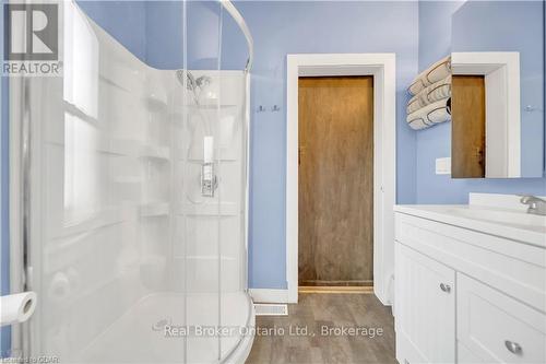 42 Mccormick Street, Welland (769 - Prince Charles), ON - Indoor Photo Showing Bathroom