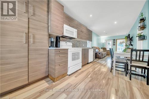 42 Mccormick Street, Welland (769 - Prince Charles), ON - Indoor Photo Showing Kitchen