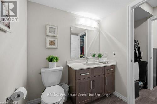 414 - 35 Kingsbury Square Square, Guelph (Pine Ridge), ON - Indoor Photo Showing Bathroom