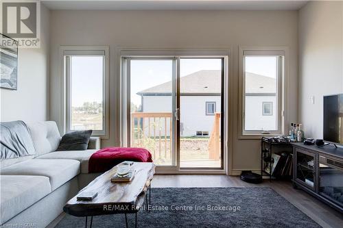 84 Cheryl Avenue, North Perth (Elma), ON - Indoor Photo Showing Living Room