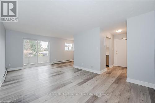 204 - 10 Glenbrook Drive, Guelph (Waverley), ON - Indoor Photo Showing Living Room