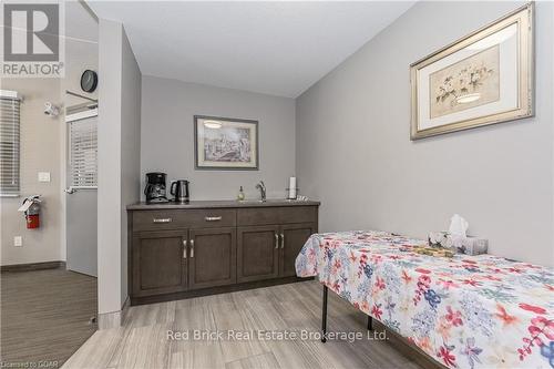 207 - 6492 Gerrie Road, Centre Wellington (Elora/Salem), ON - Indoor Photo Showing Bedroom