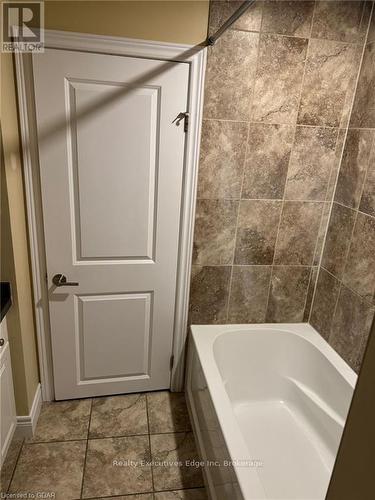 111 Dallan Drive, Guelph (Guelph South), ON - Indoor Photo Showing Bathroom