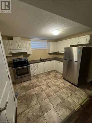 111 Dallan Drive, Guelph (Guelph South), ON - Indoor Photo Showing Kitchen With Double Sink