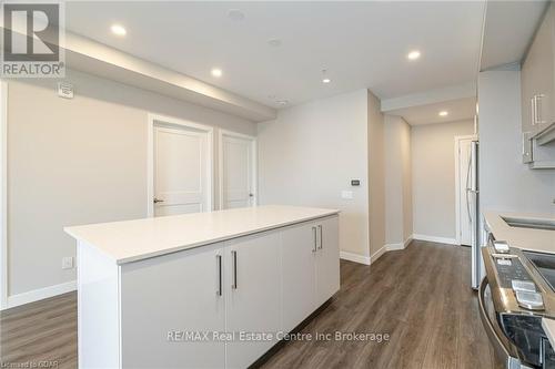 1411 - 15 Queen Street S, Hamilton (Strathcona), ON - Indoor Photo Showing Kitchen