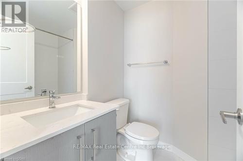 1411 - 15 Queen Street S, Hamilton (Strathcona), ON - Indoor Photo Showing Bathroom