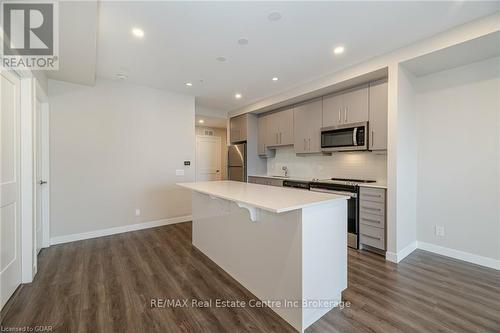 1411 - 15 Queen Street S, Hamilton (Strathcona), ON - Indoor Photo Showing Kitchen With Upgraded Kitchen