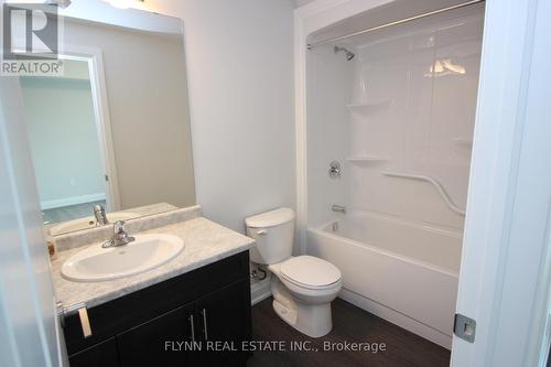 104 - 118 Summersides Boulevard, Pelham, ON - Indoor Photo Showing Bathroom