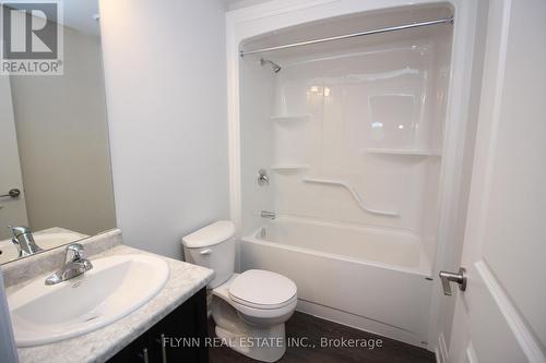 104 - 118 Summersides Boulevard, Pelham, ON - Indoor Photo Showing Bathroom