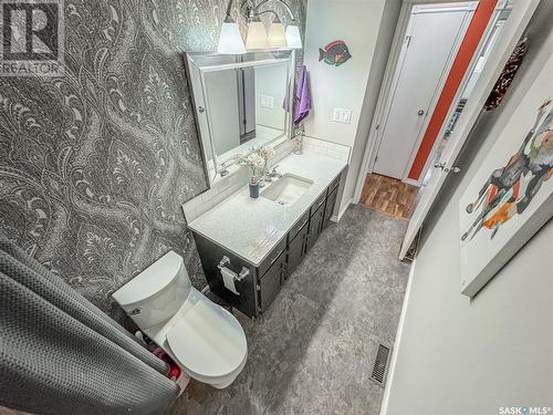 811 Soames Street, Indian Head, SK - Indoor Photo Showing Bathroom