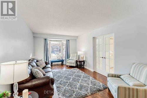 109 Beechfern Drive, Ottawa, ON - Indoor Photo Showing Living Room