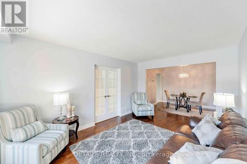 109 Beechfern Drive, Ottawa, ON - Indoor Photo Showing Living Room