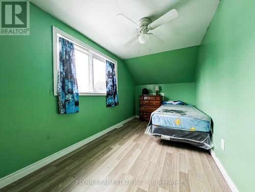 6620 Barker Street, Niagara Falls, ON - Indoor Photo Showing Bedroom