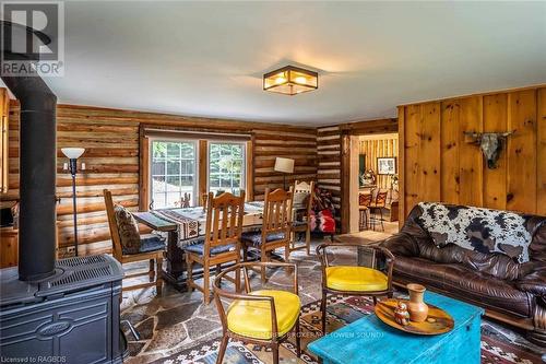 31 Montrose Street, South Bruce Peninsula, ON - Indoor Photo Showing Living Room