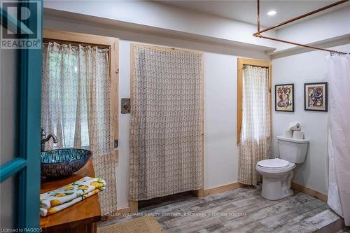 31 Montrose Street, South Bruce Peninsula, ON - Indoor Photo Showing Bathroom