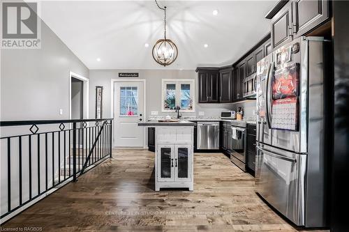 135 Confederation Drive, Chatsworth, ON - Indoor Photo Showing Kitchen