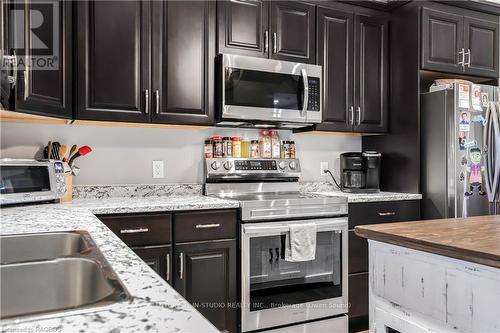 135 Confederation Drive, Chatsworth, ON - Indoor Photo Showing Kitchen With Double Sink