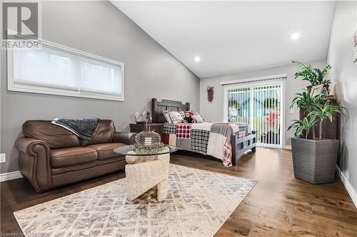 135 Confederation Drive, Chatsworth, ON - Indoor Photo Showing Living Room