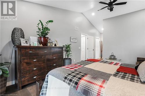 135 Confederation Drive, Chatsworth, ON - Indoor Photo Showing Bedroom