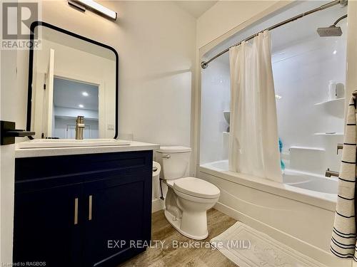 213 Devinwood Ave, Brockton, ON - Indoor Photo Showing Bathroom