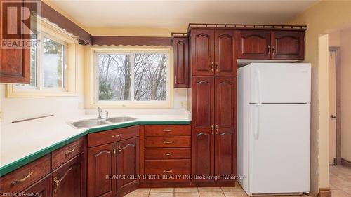 504791 Grey Road 1, Georgian Bluffs, ON - Indoor Photo Showing Kitchen With Double Sink